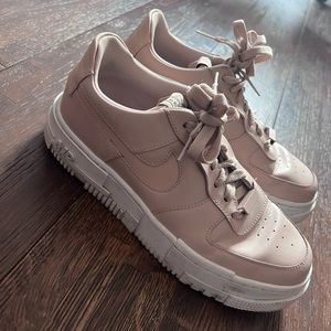 WOMEN'S NIKE AIR FORCE 1 PIXEL CASUAL SHOES